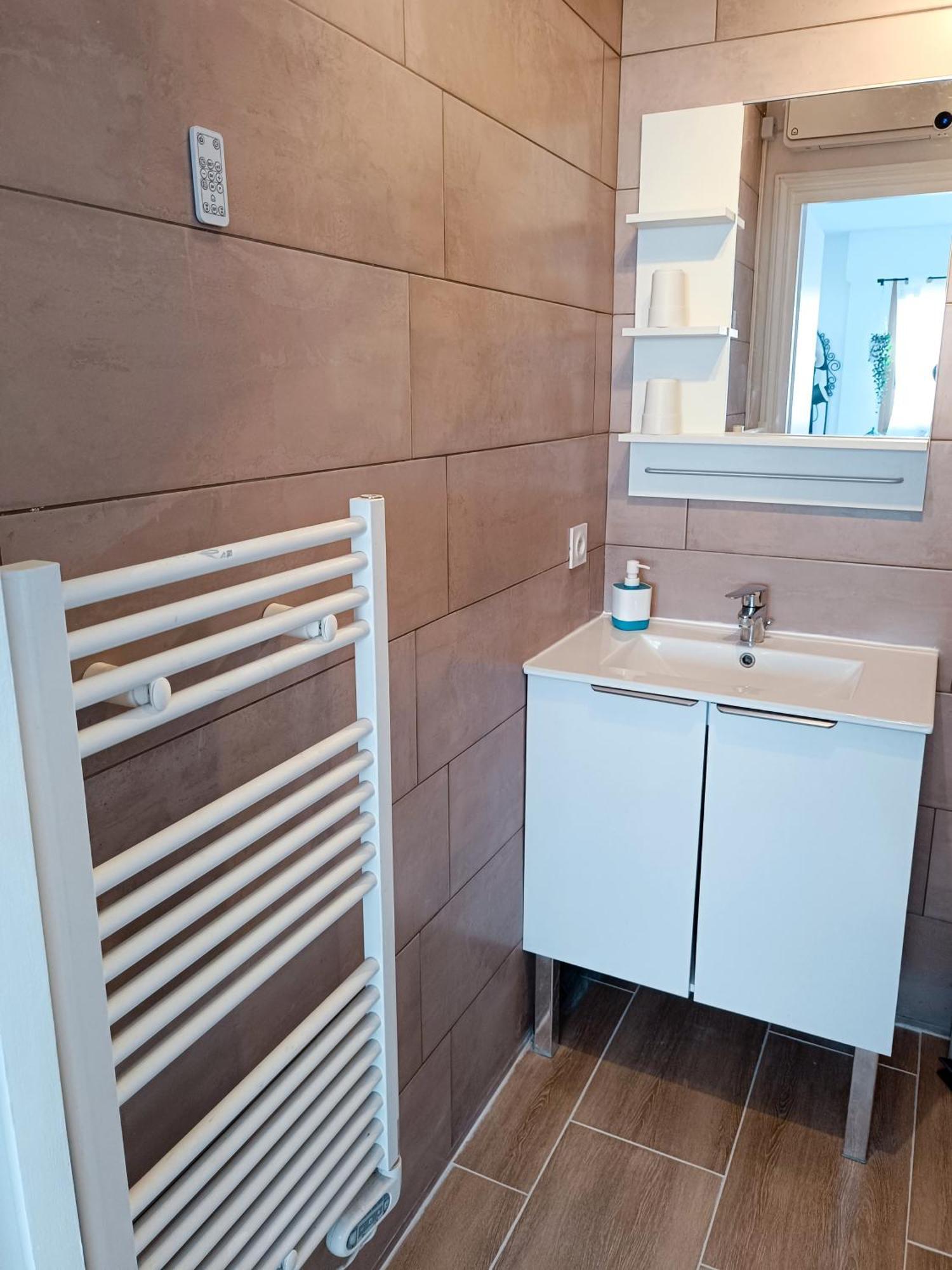 2 Pieces Climatise Avec Balcon Dans Le Vieil Antibes, Residence Avec Ascenseur Exterior photo